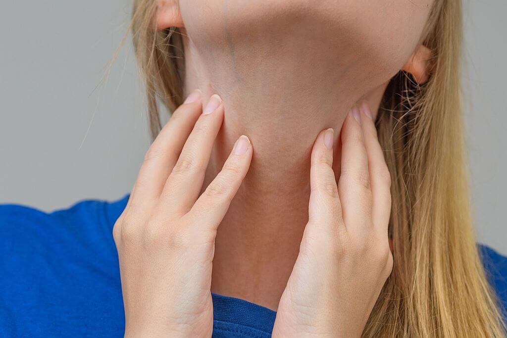 Kryptoliza_migdałków_-_czy_to_bezpieczna_metoda_dla_osób_intensywnie_używających_głosu